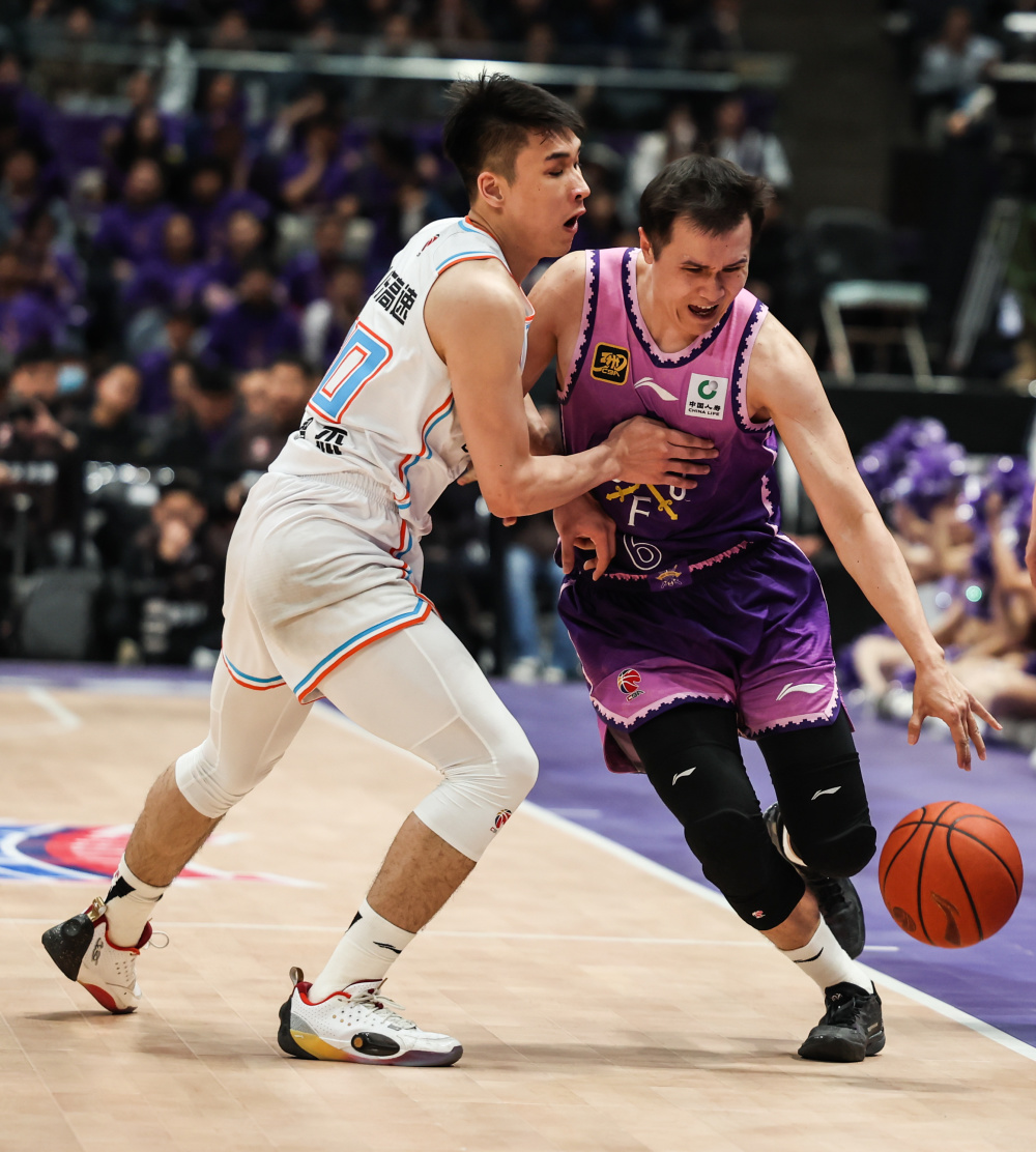 包含国际比赛日CBA季后赛焦点战，西汉姆豪取连胜，压力陡增，球队文化再被提及的词条