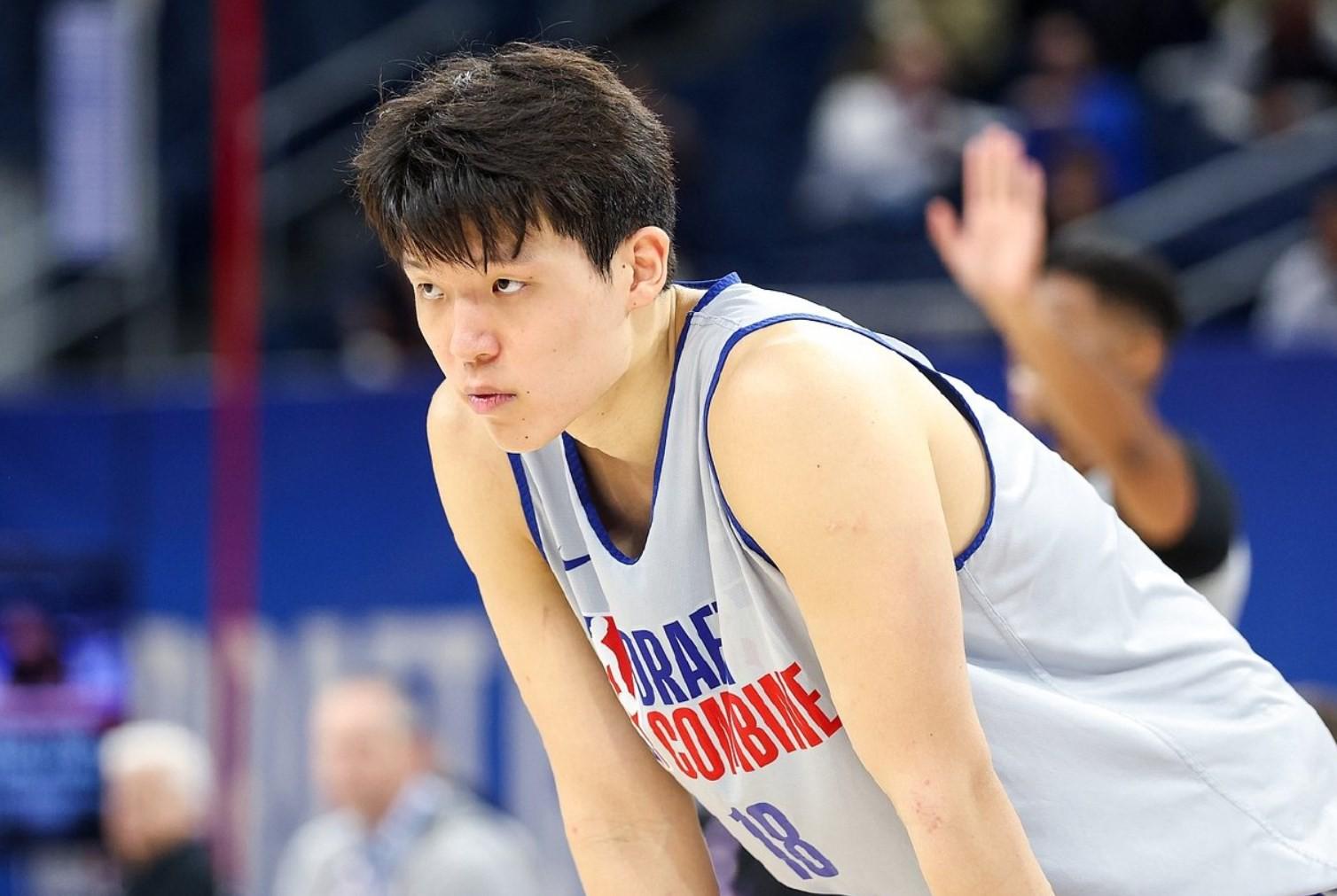 包含关键时刻突围战来临,广厦男篮围绕欧篮联完成体检,压力陡增,年轻球员得到机会的词条南宫电竞玩家